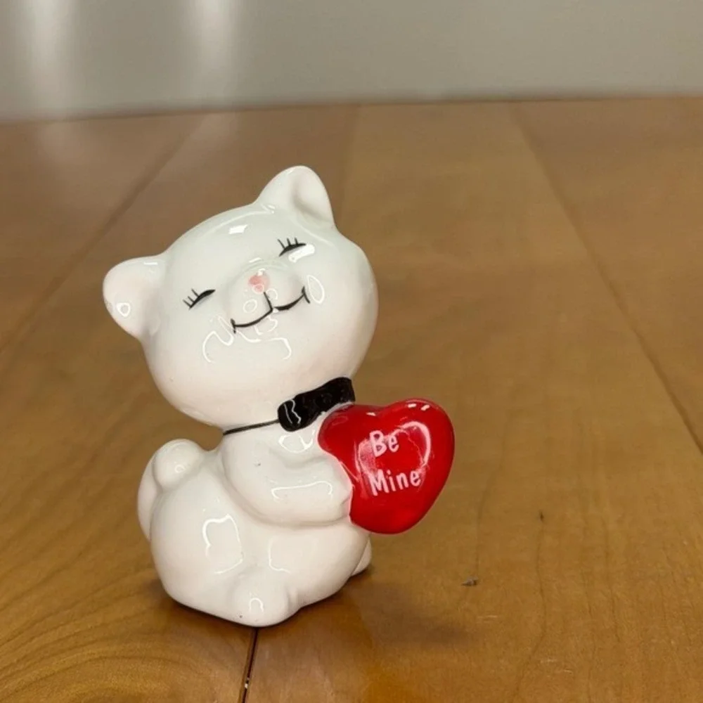 Vintage Russ Berrie Cat Figurine – 